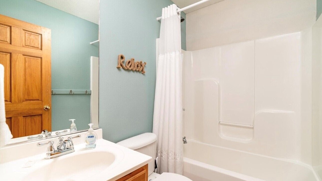 Photo of Bathroom in Lakeside Estates