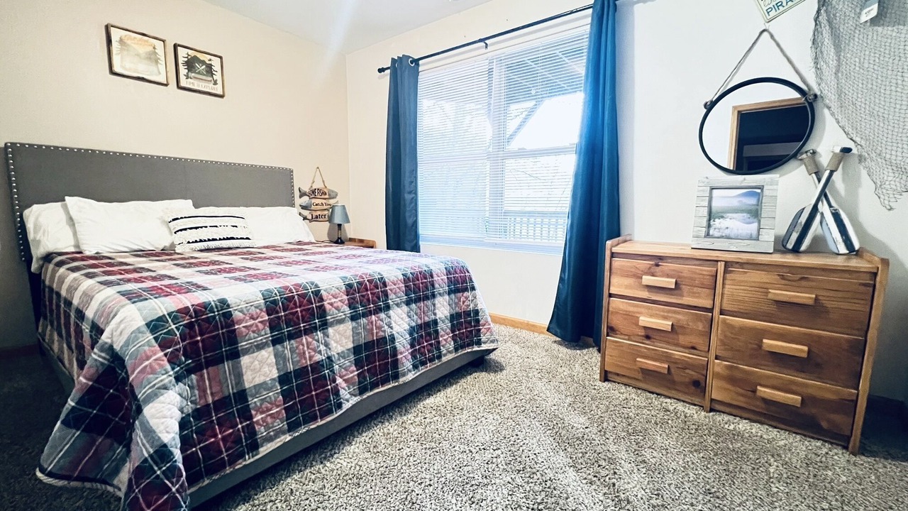 Photo of Bedroom in Lakeside Estates