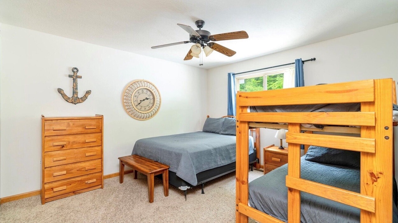 Photo of Bedroom in Lakeside Estates