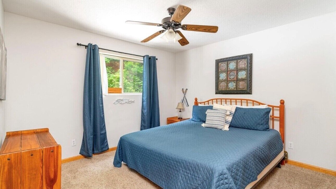 Photo of Bedroom in Lakeside Estates