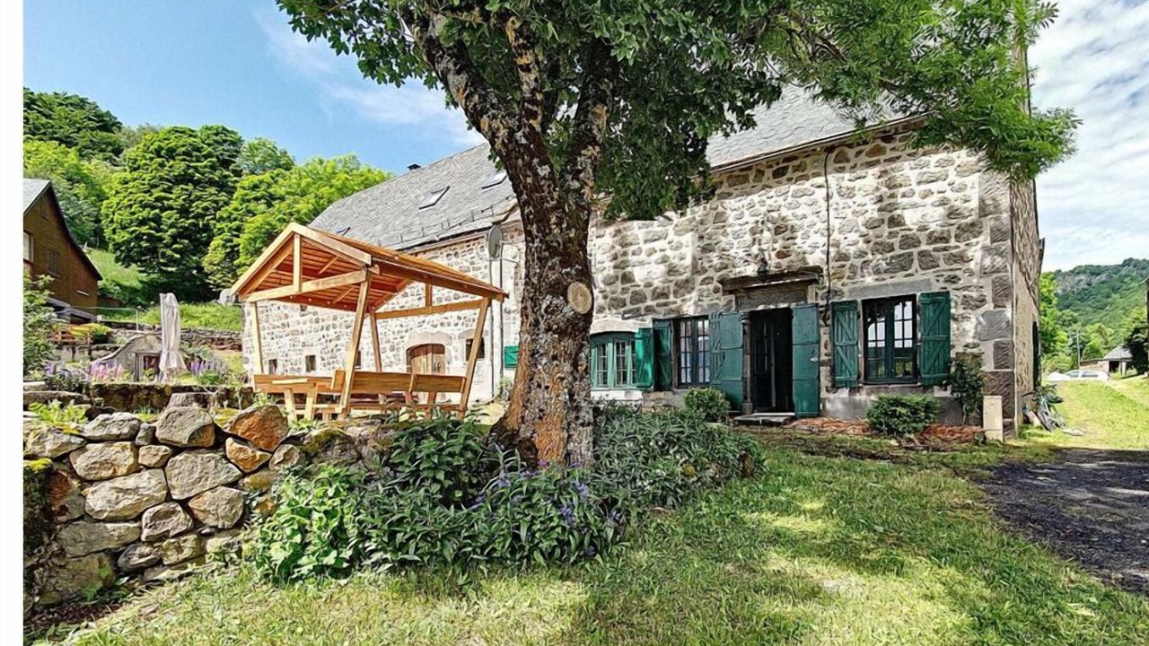 Photo of Outdoor in Chambon-sur-Lac