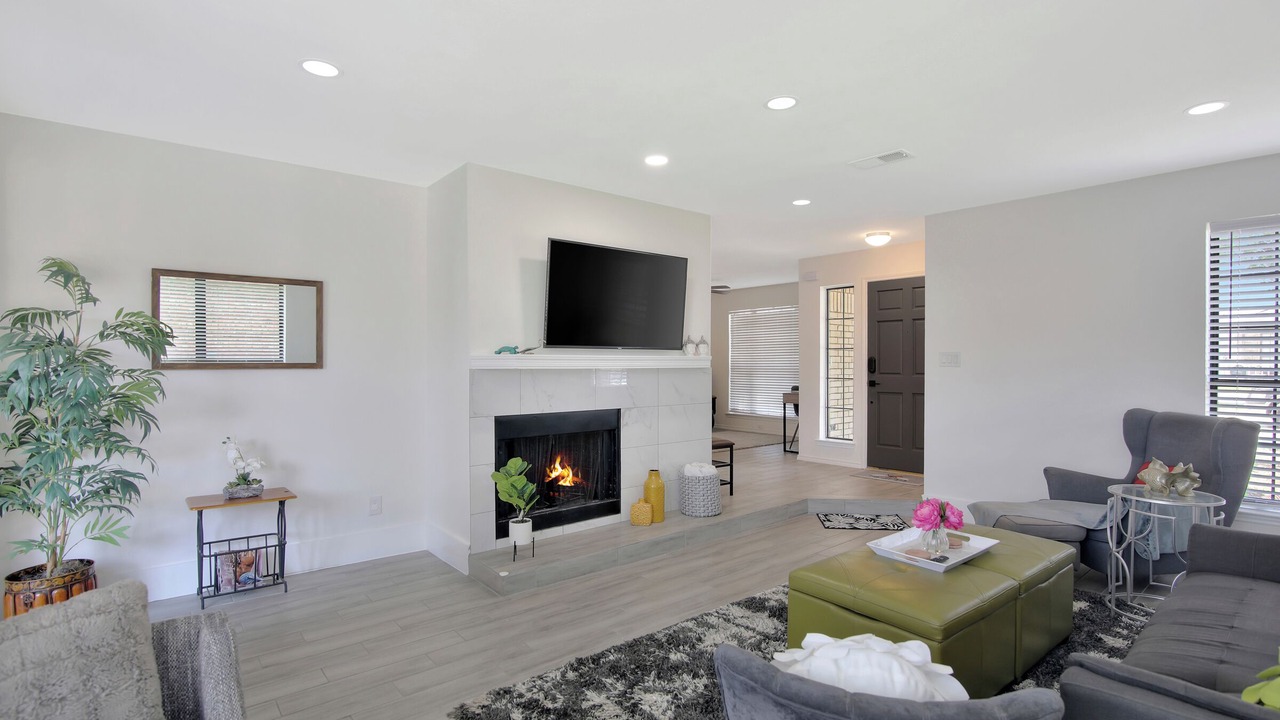 Photo of Livingroom in North Central Carrollton