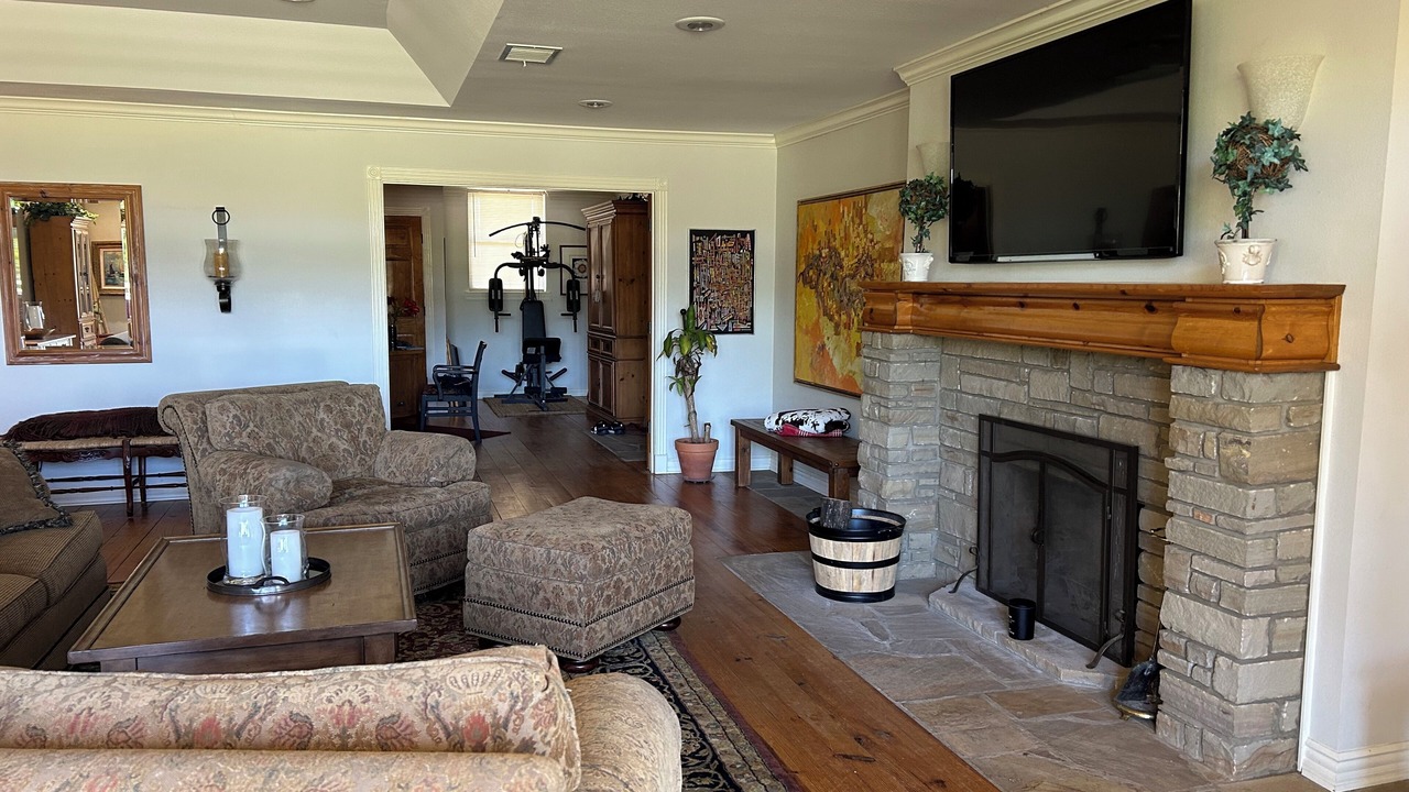 Photo of Livingroom in Center Ridge