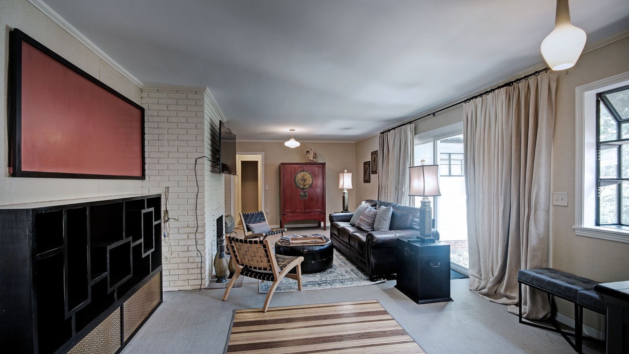 Photo of Livingroom in Tougaloo