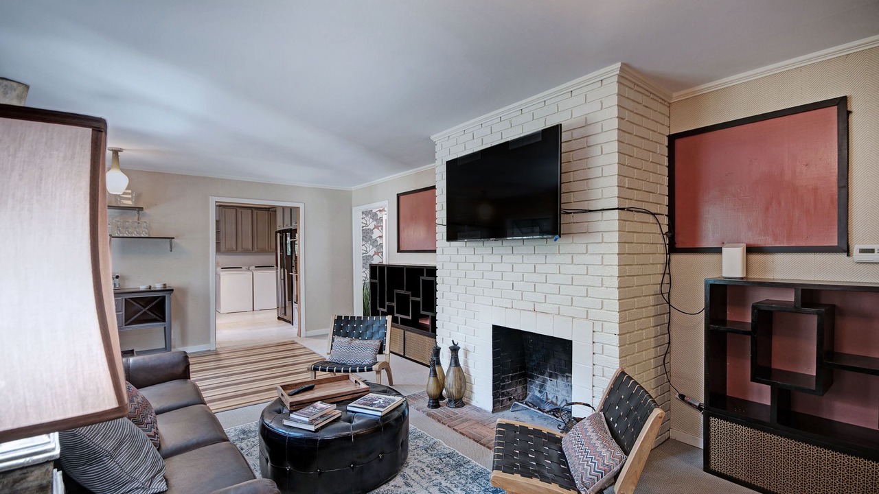 Photo of Livingroom in Tougaloo