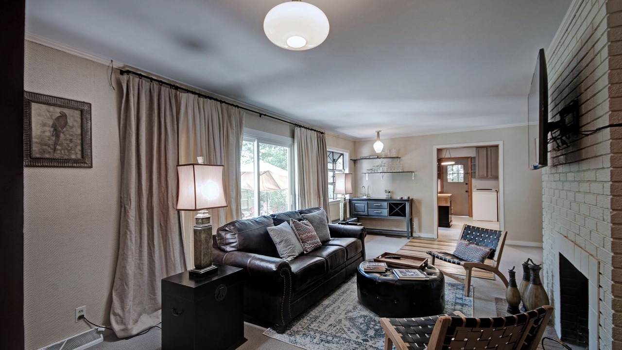 Photo of Livingroom in Tougaloo