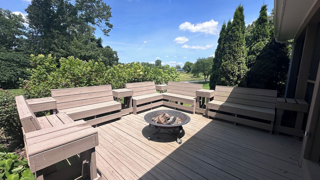 Photo of Patio Balcony in Pine Knot