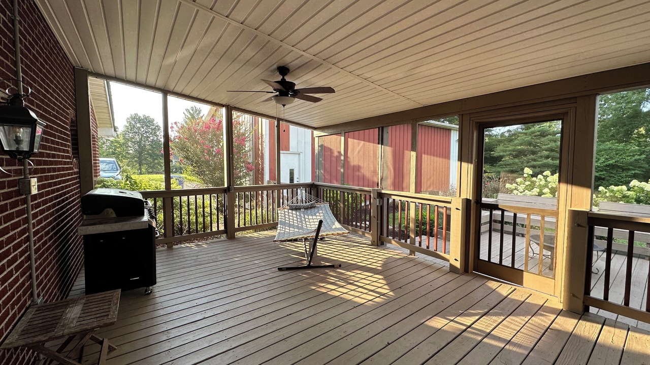 Photo of Patio Balcony in Pine Knot
