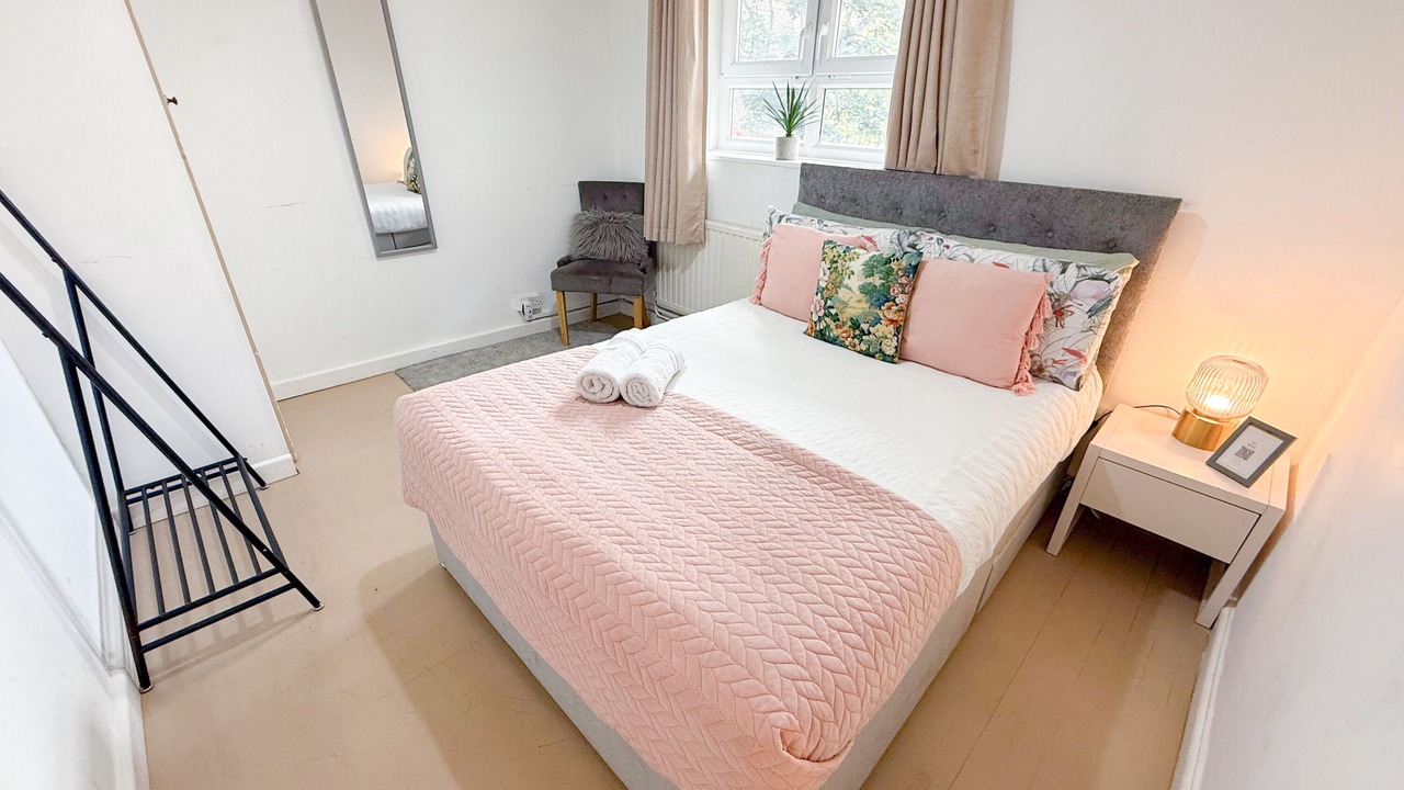 Photo of Bedroom in White City