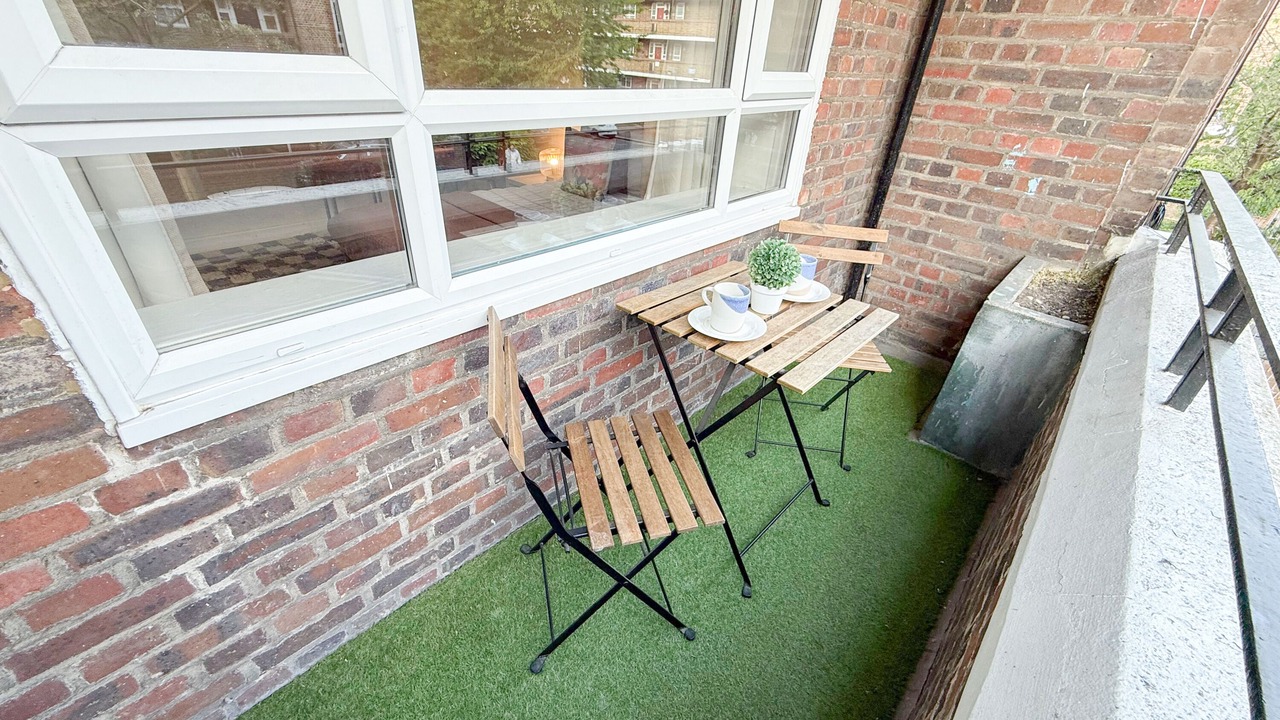 Photo of Outdoor in White City