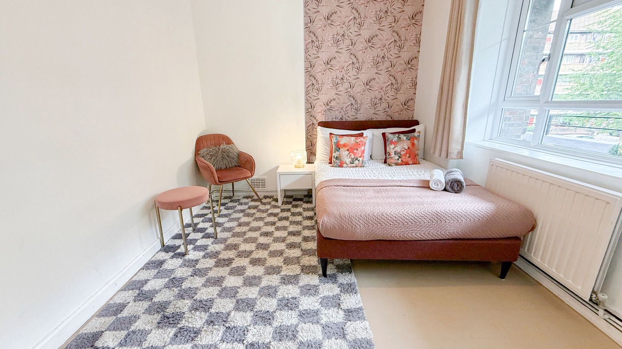 Photo of Bedroom in White City