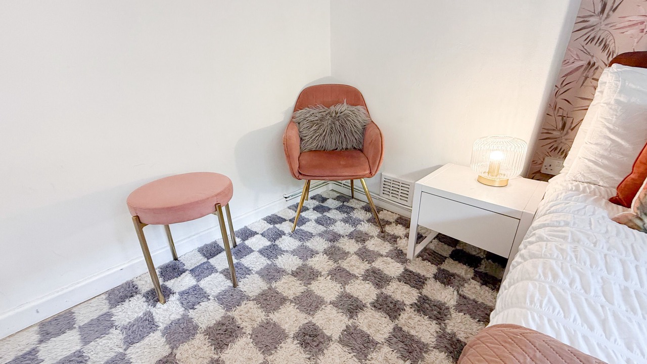 Photo of Bedroom in White City