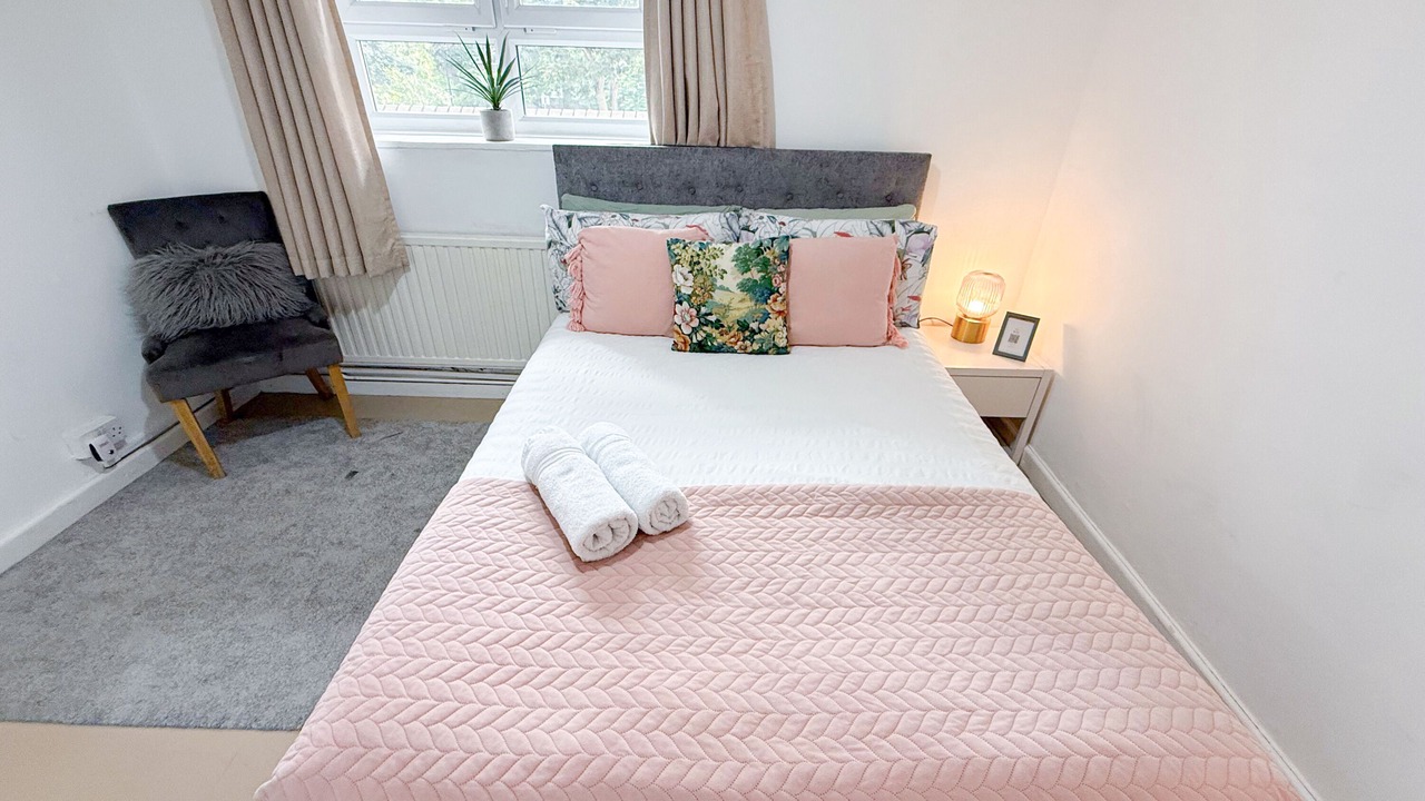 Photo of Bedroom in White City