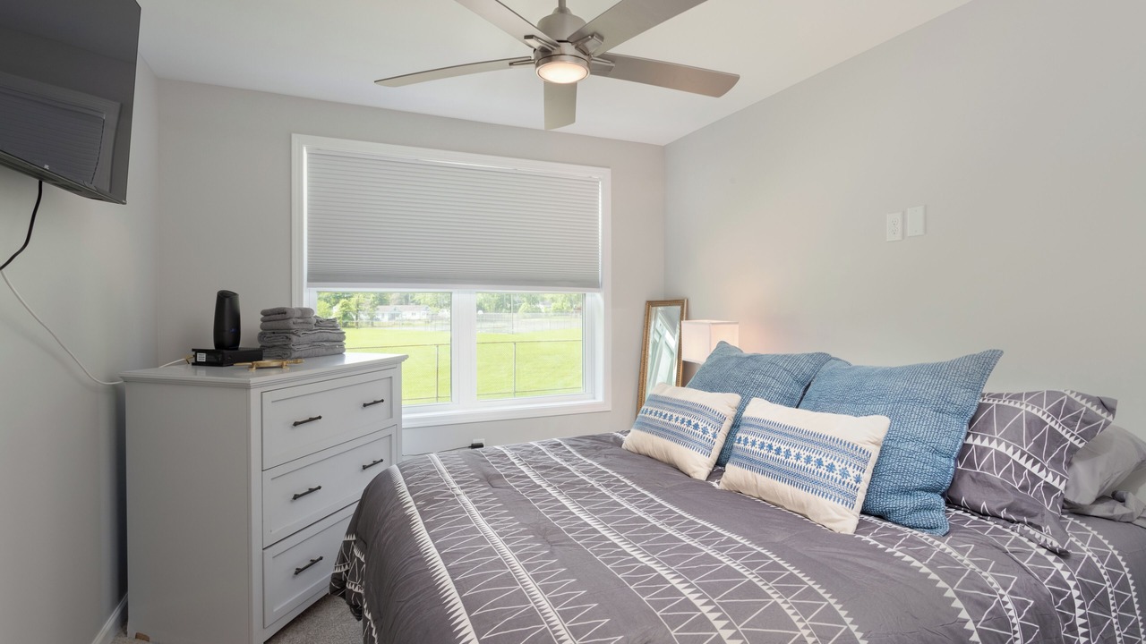 Photo of Bedroom in Lake Erie Beach