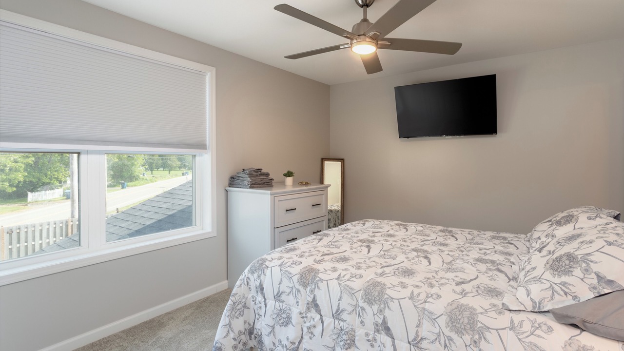 Photo of Bedroom in Lake Erie Beach