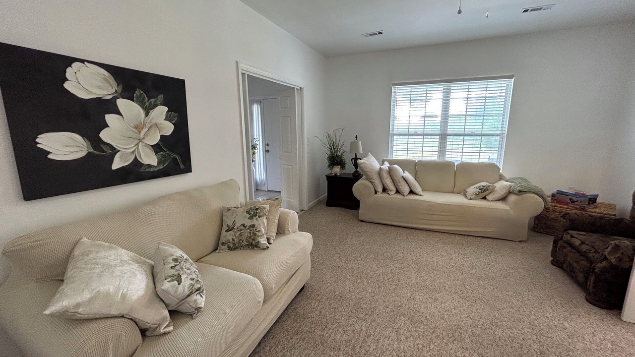 Photo of Bedroom in Skipperville