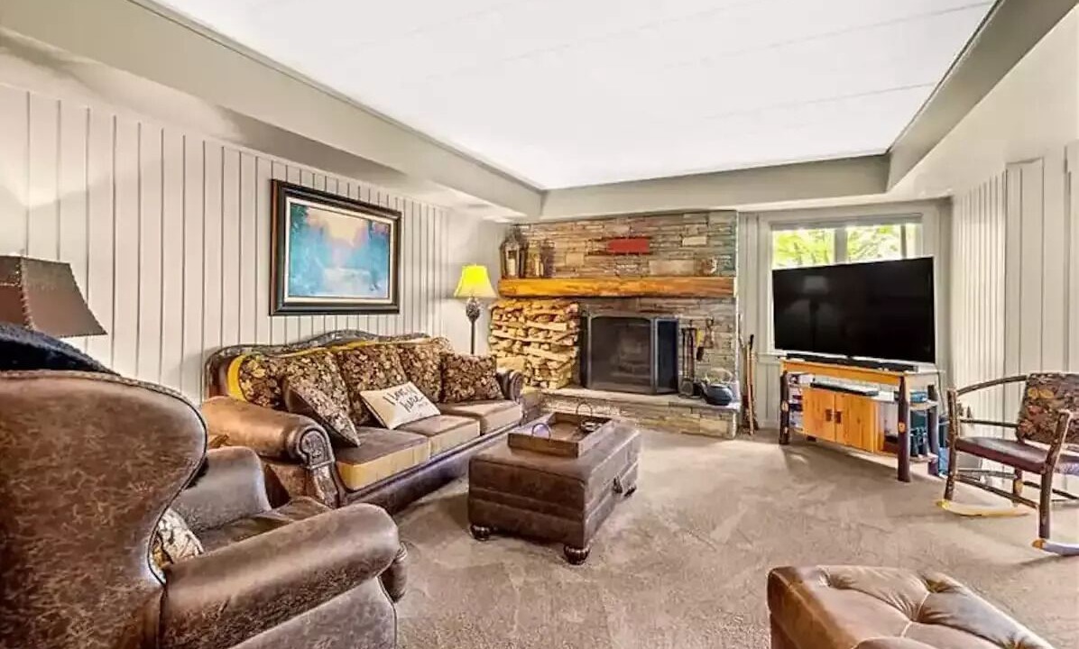 Photo of Livingroom in Seven Springs