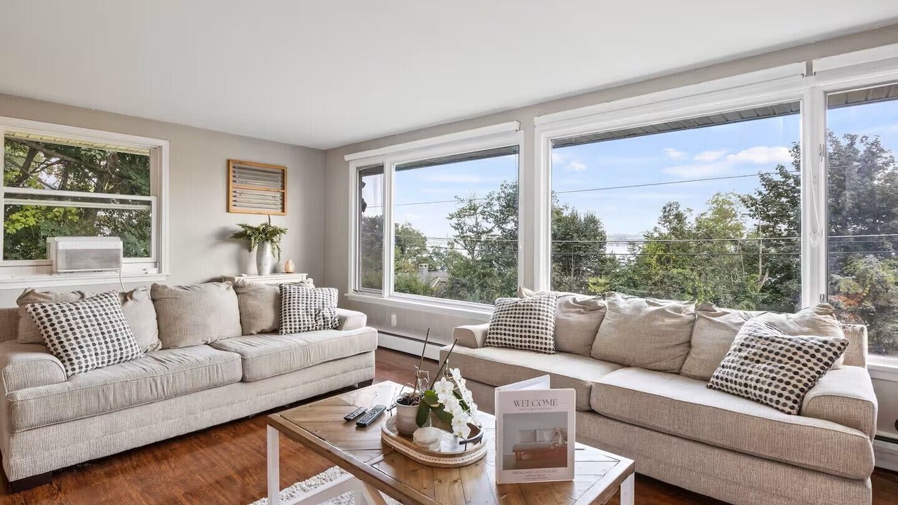Photo of Livingroom in Canandaigua