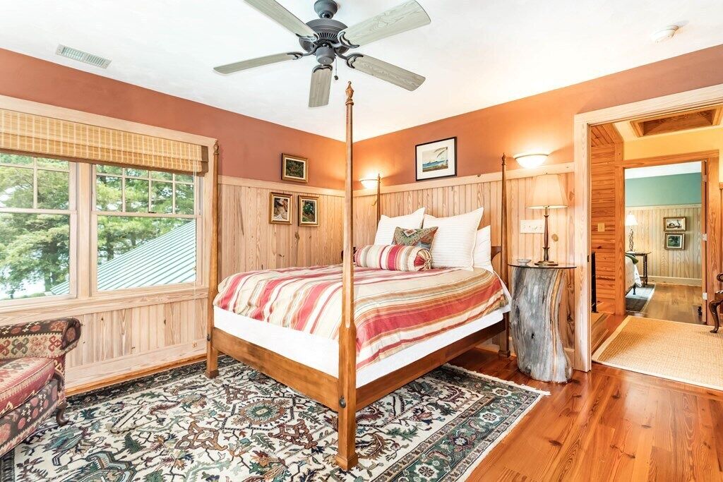 Photo of Bedroom in Belle Haven