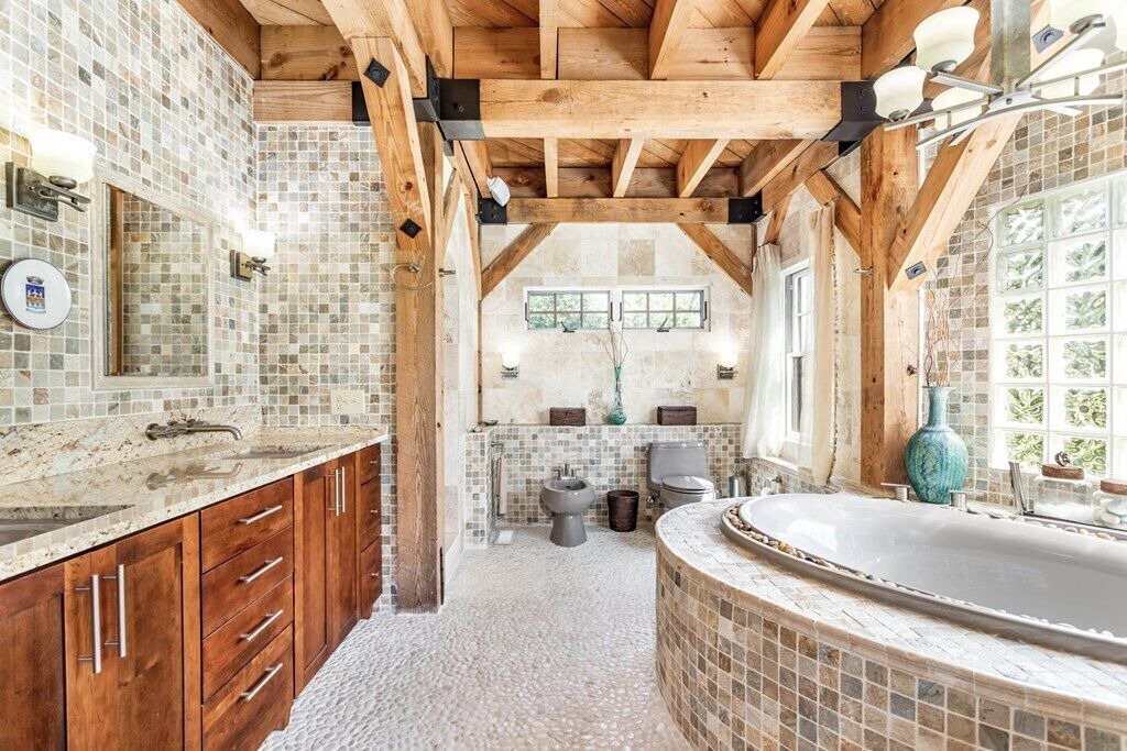 Photo of Bathroom in Belle Haven