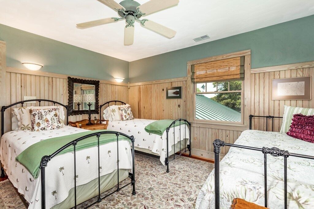 Photo of Bedroom in Belle Haven