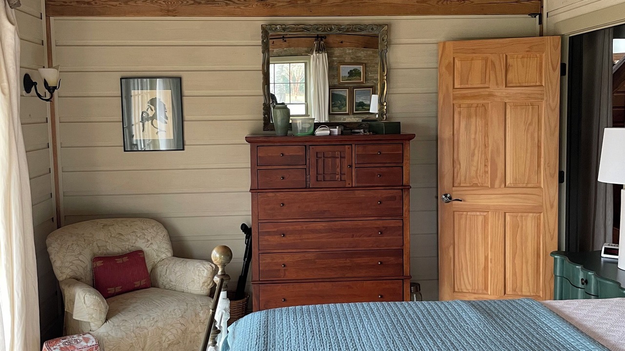 Photo of Bedroom in Belle Haven