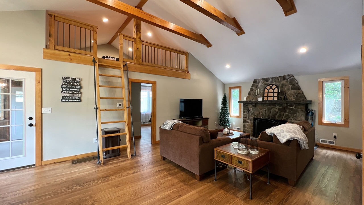 Photo of Livingroom in Greentown