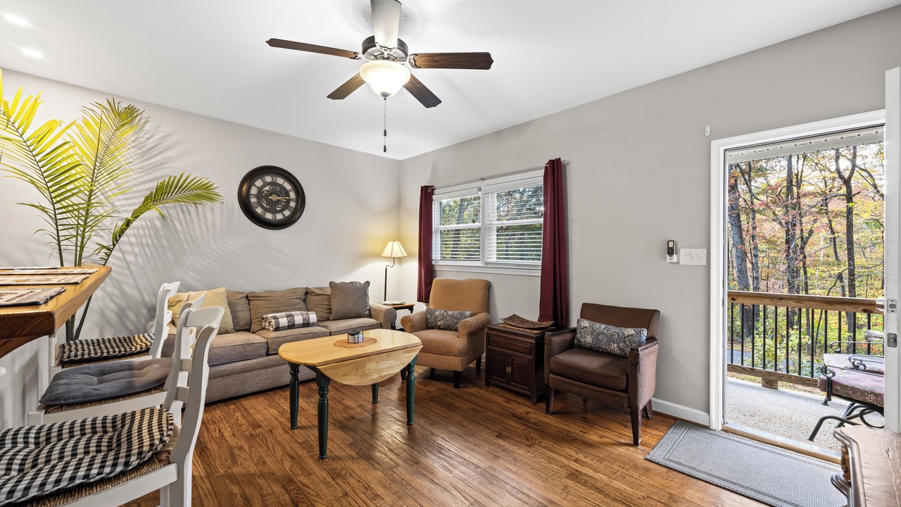 Photo of Livingroom in Haywood