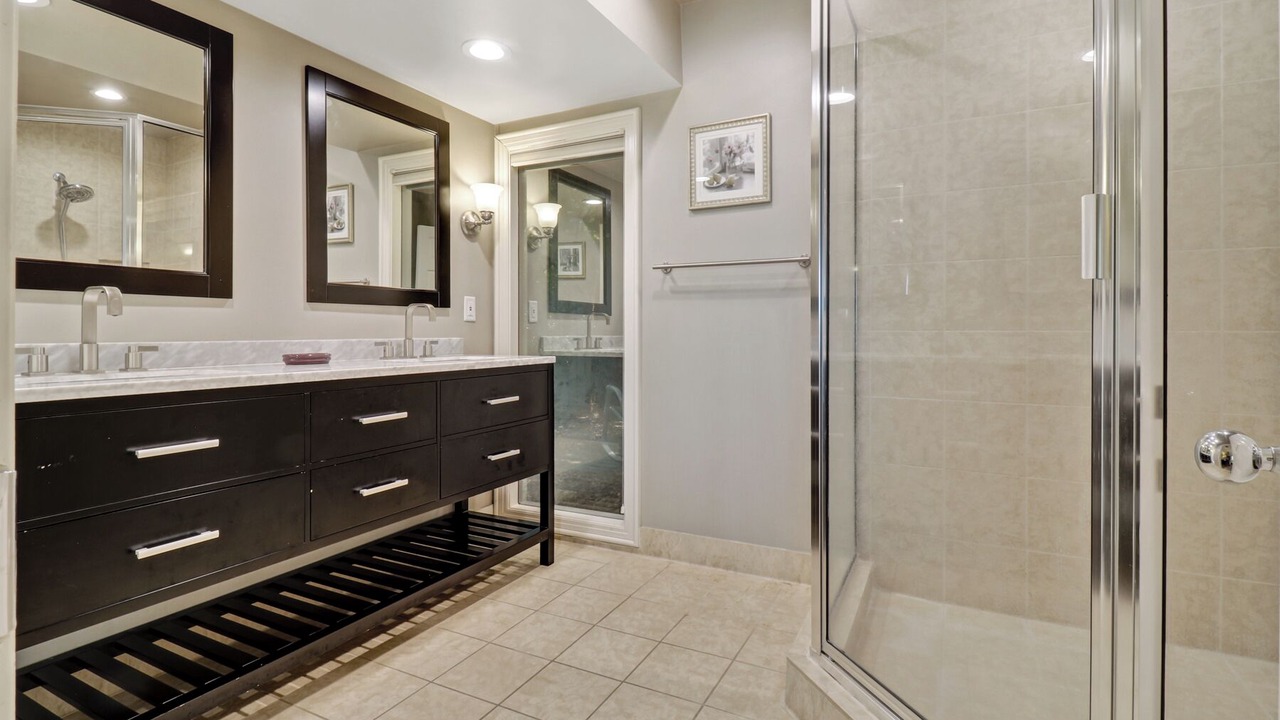 Photo of Bathroom in Beach Lagoon