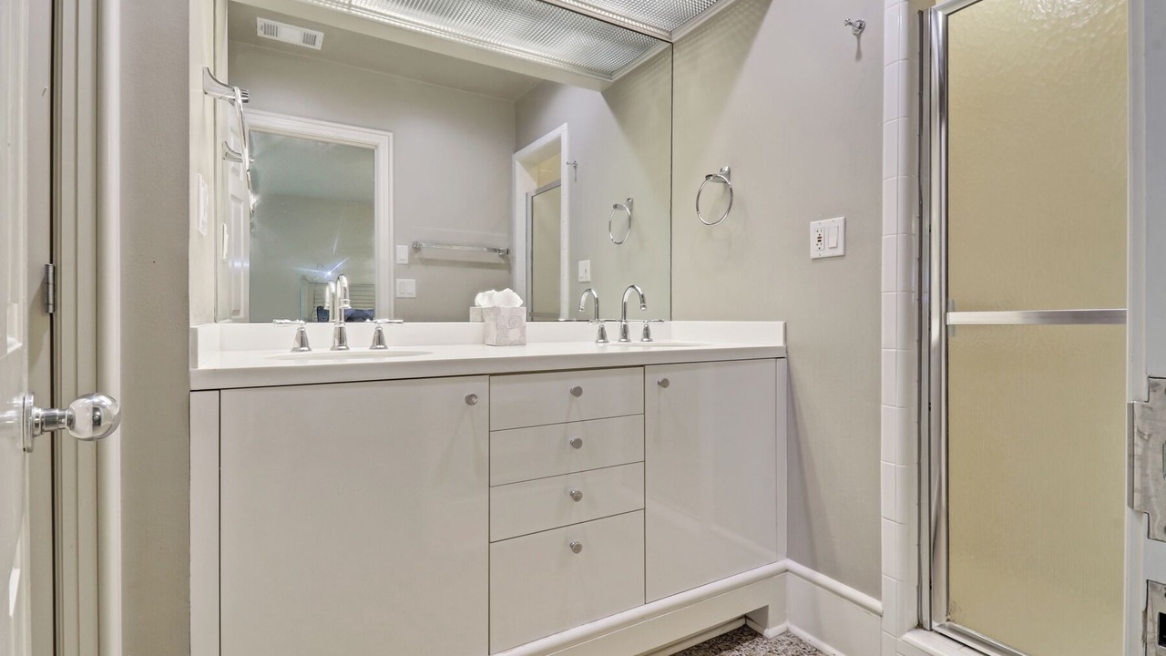 Photo of Bathroom in Beach Lagoon