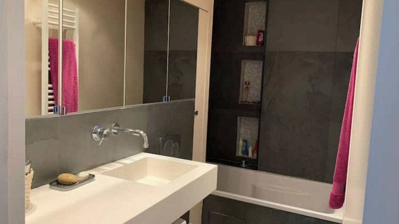 Photo of Bathroom in Quartier des Grandes-Carrieres