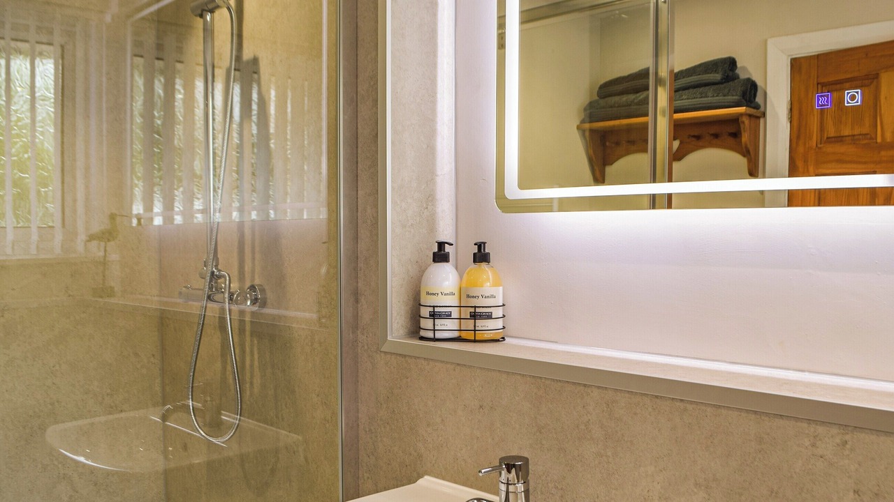 Photo of Bedroom in Cosheston