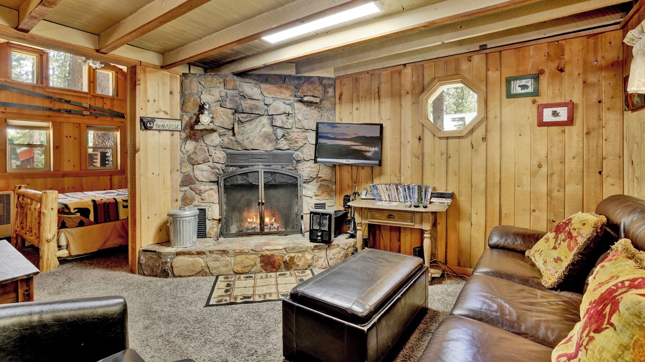 Photo of Livingroom in Summit Estates