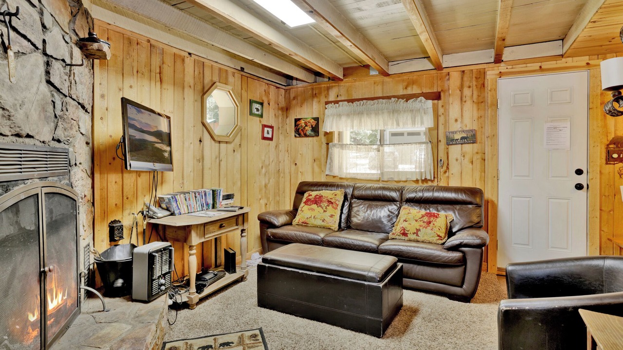 Photo of Livingroom in Summit Estates