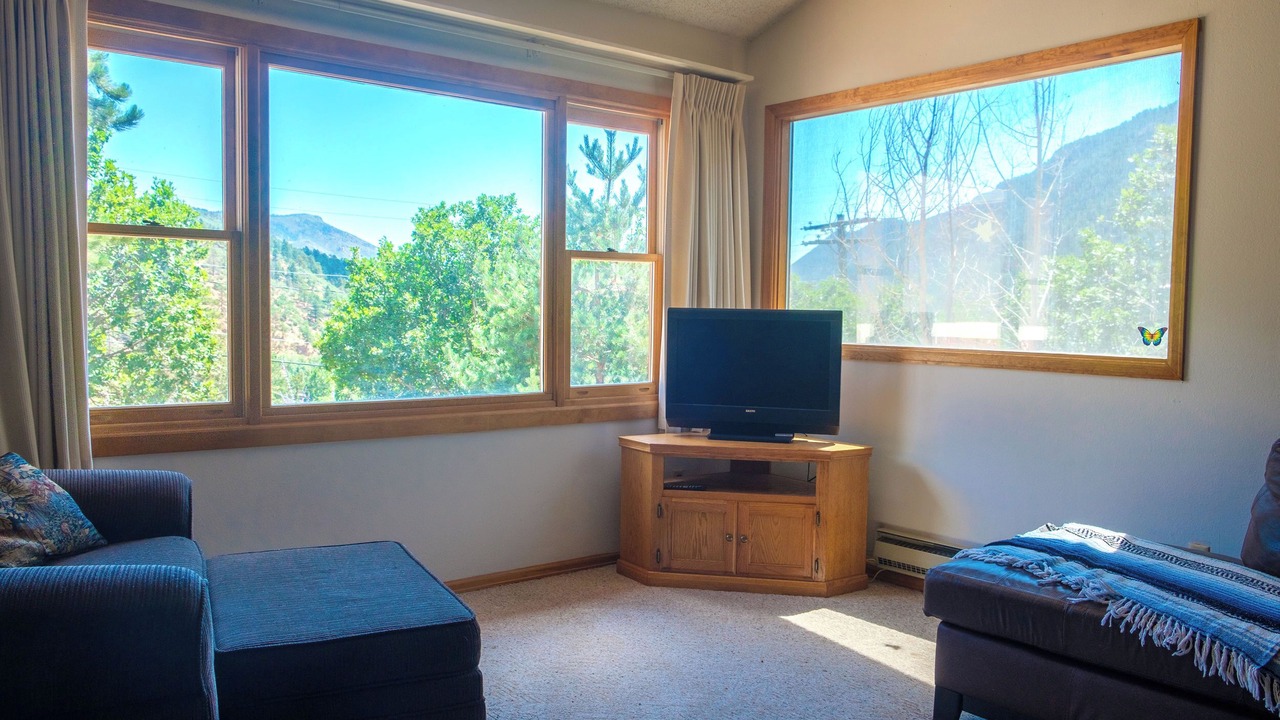 Photo of Livingroom in Green Mountain Falls