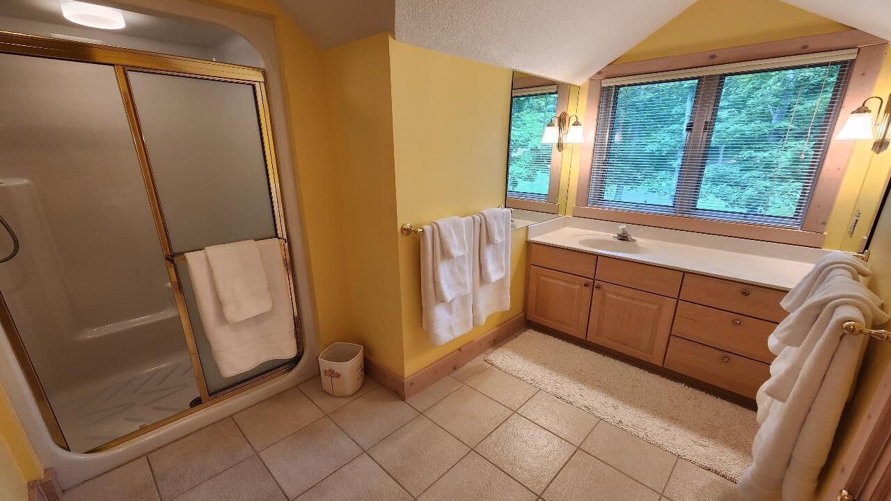 Photo of Bathroom in Birchwood Farms