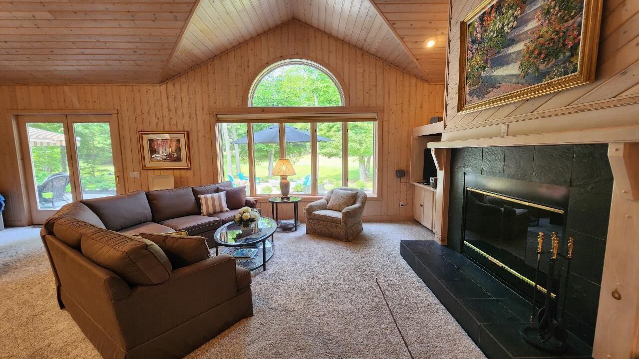 Photo of Livingroom in Birchwood Farms