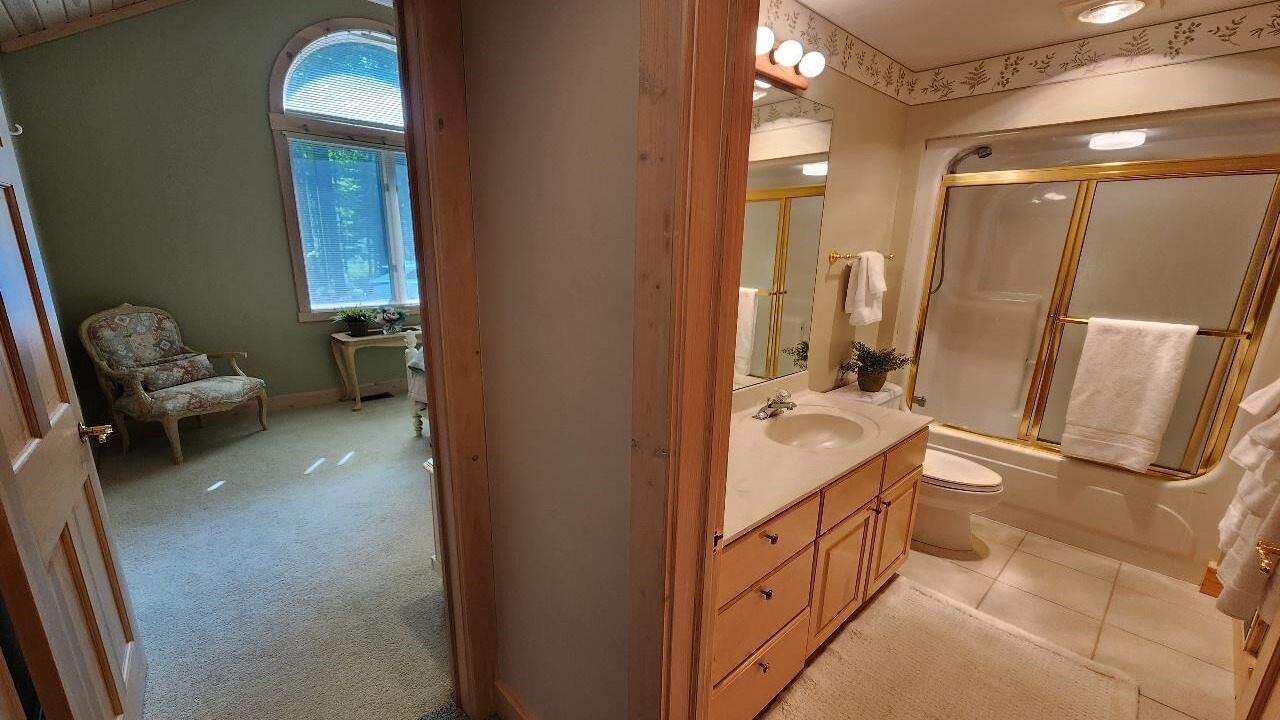Photo of Bathroom in Birchwood Farms