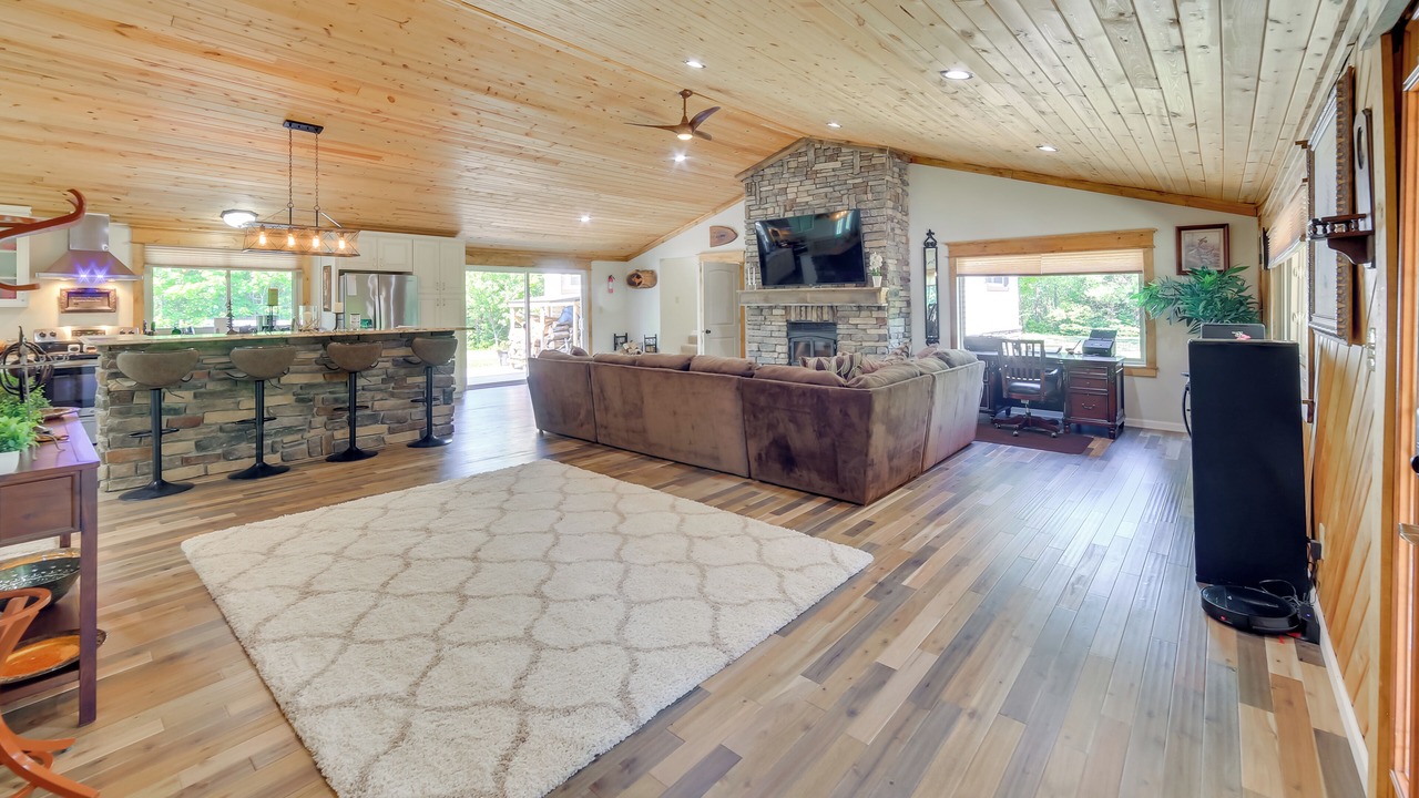 Photo of Bedroom in Champion