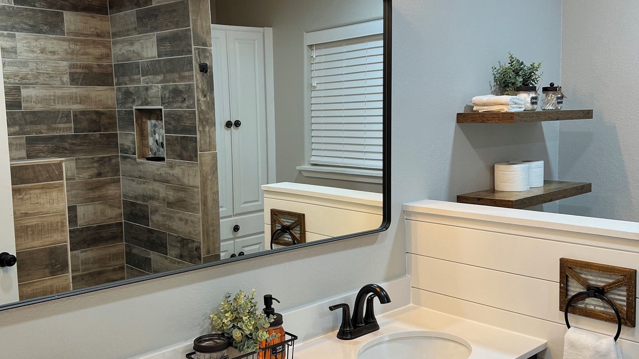 Photo of Bathroom in La Grange