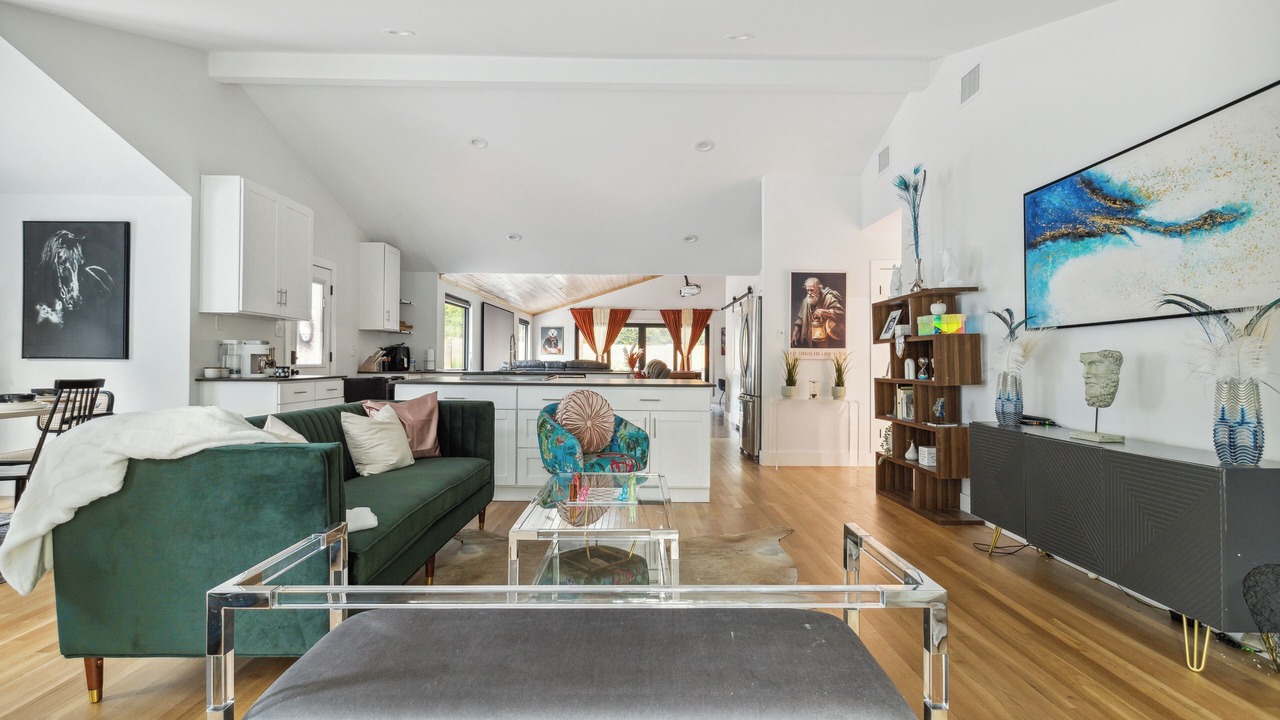 Photo of Livingroom in Cherrywood