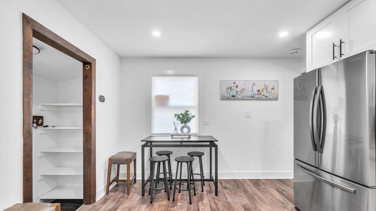 Photo of Bedroom in Rolling Meadows
