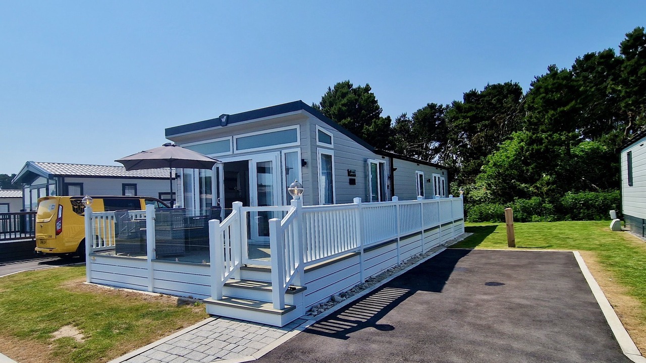 Photo of Outdoor in Cayton Bay