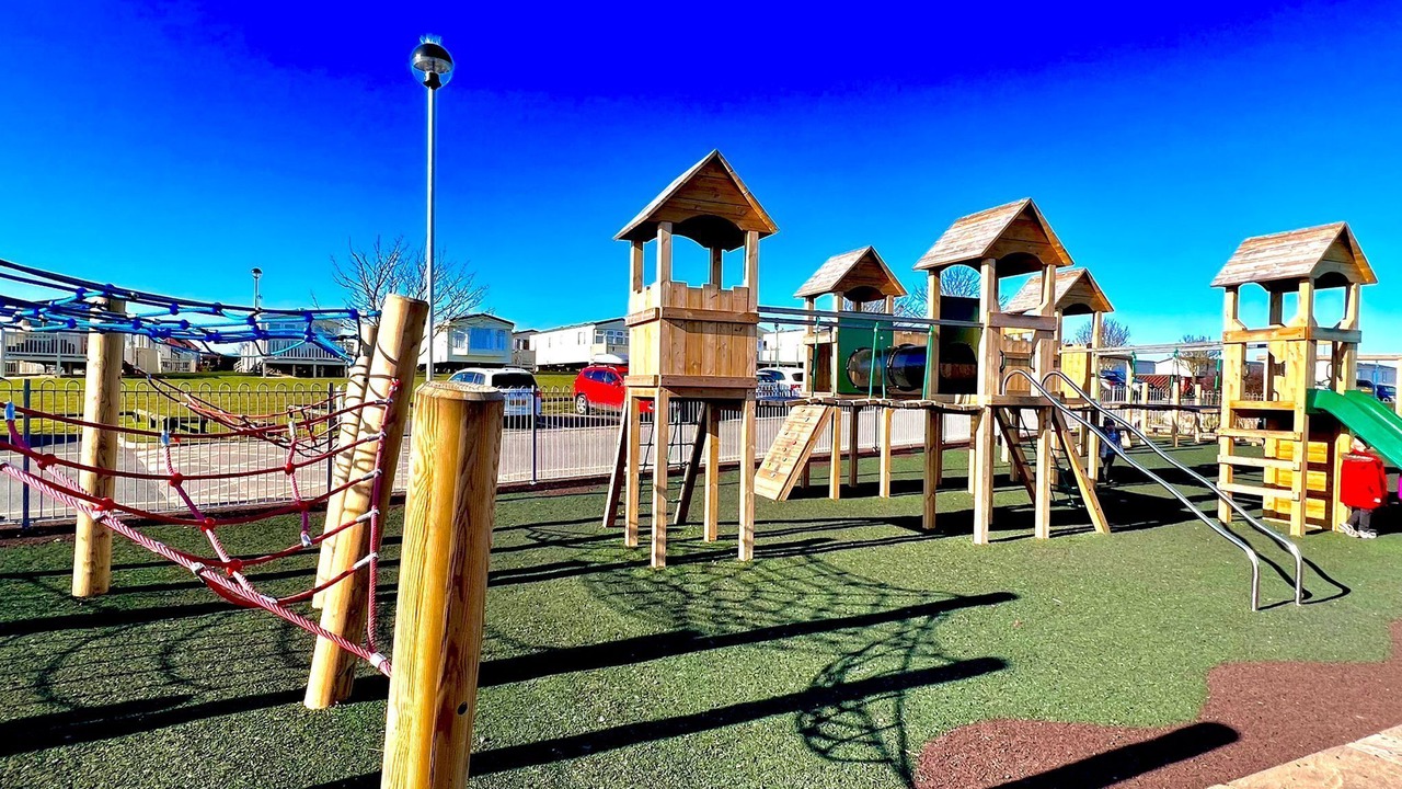 Photo of Others in Cayton Bay