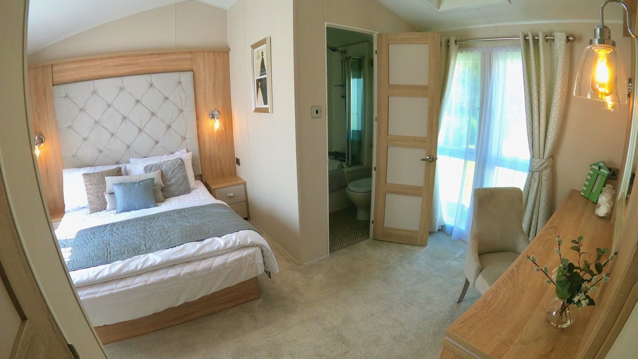 Photo of Others in Cayton Bay