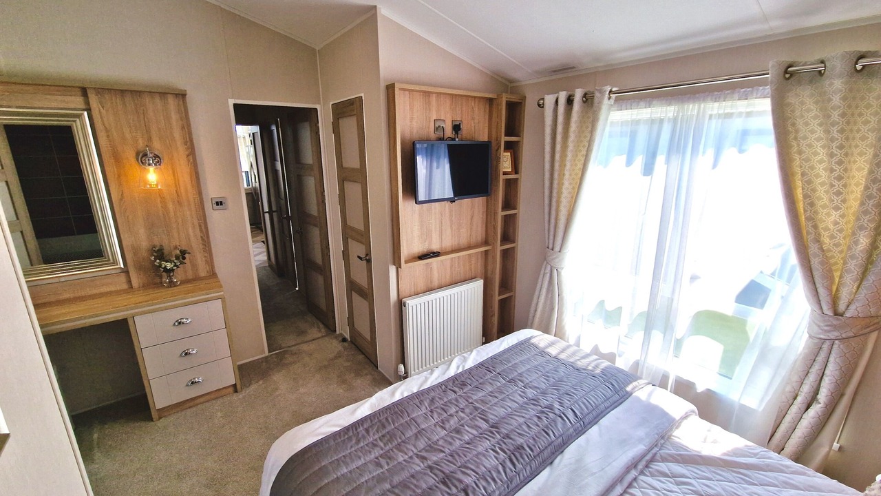 Photo of Others in Cayton Bay