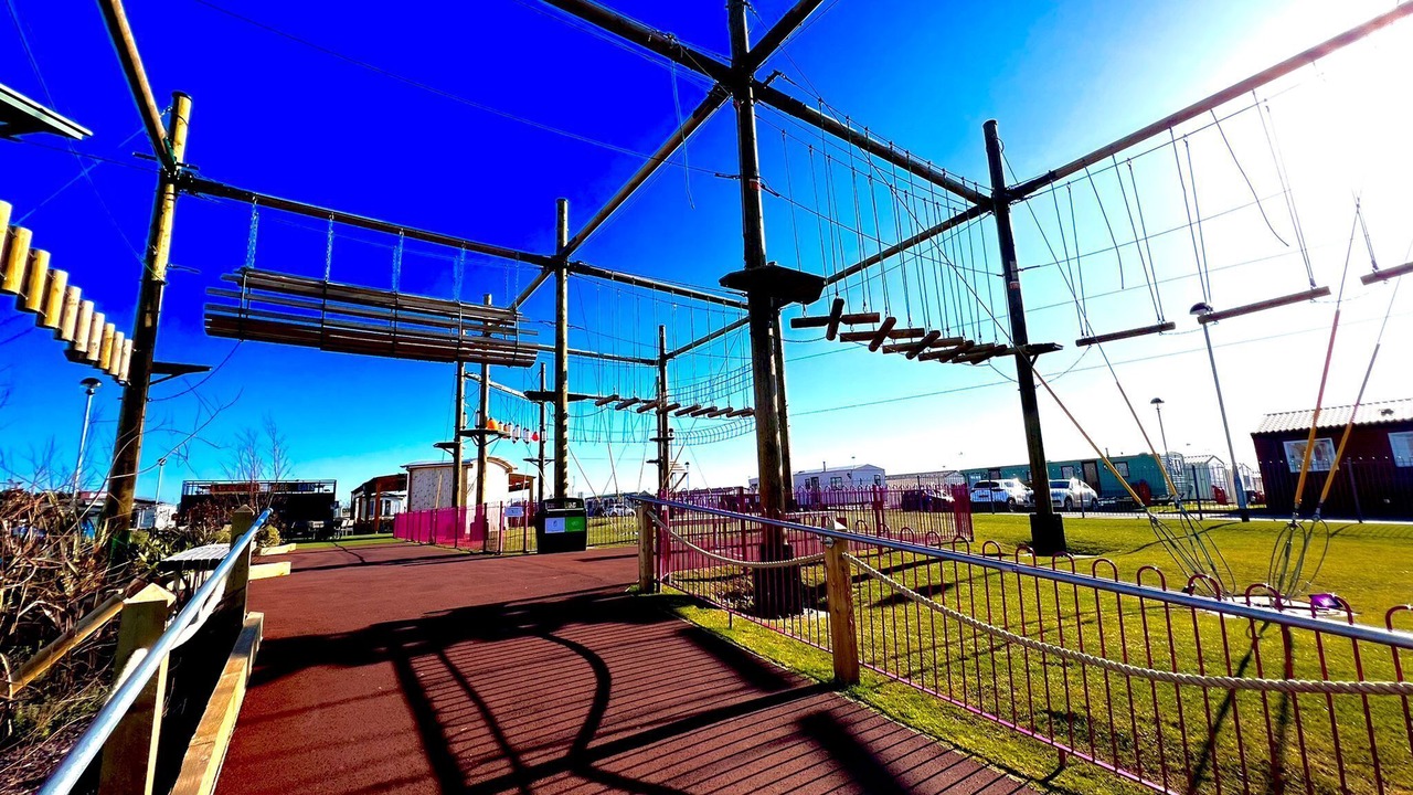 Photo of Others in Cayton Bay