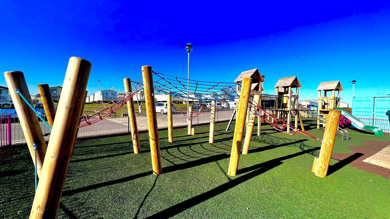 Photo of Others in Cayton Bay