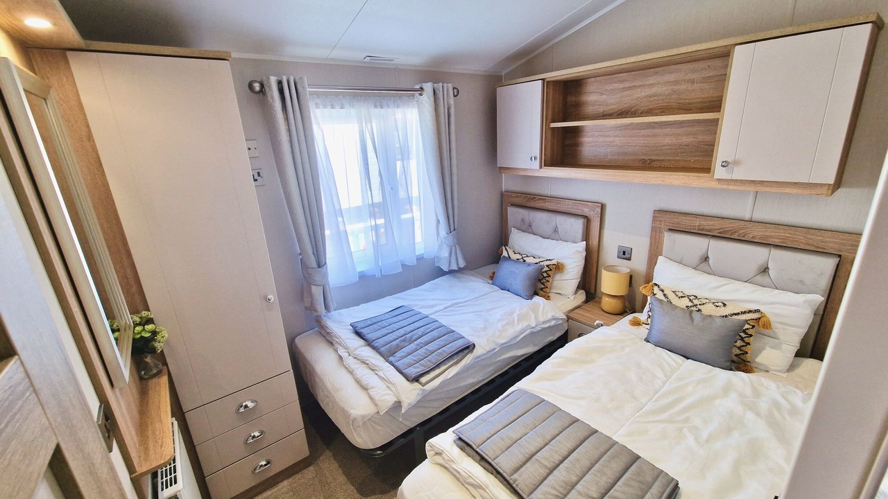 Photo of Bedroom in Cayton Bay