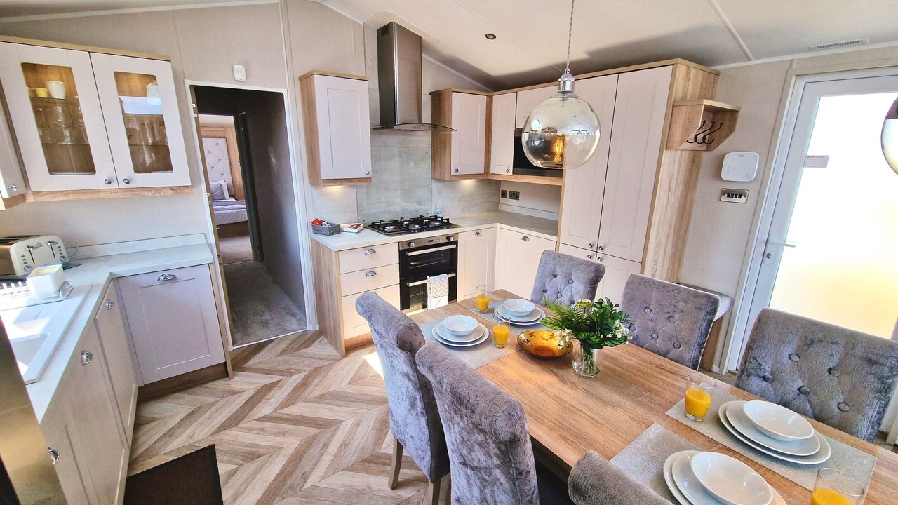 Photo of Others in Cayton Bay